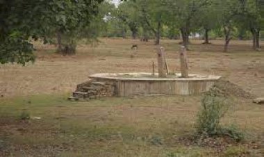 कालचक्र के गर्त में समा रहे जीवनदायिनी पनघट