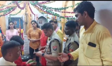 एडीजी आलोक कुमार पहुंचे झांसी के मढ़िया महाकालेश्वर मंदिर, परखी सुरक्षा