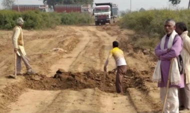 किसानों के खेत से बालू माफिया जबरन बना रहे हैं रास्ता, डीएम से की शिकायत