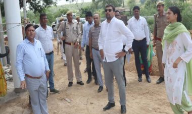 डीएम देवांगना घाटी पहुंचे कहा- 20 अगस्त तक हरहाल में पूरा हो स्लैब कार्य  