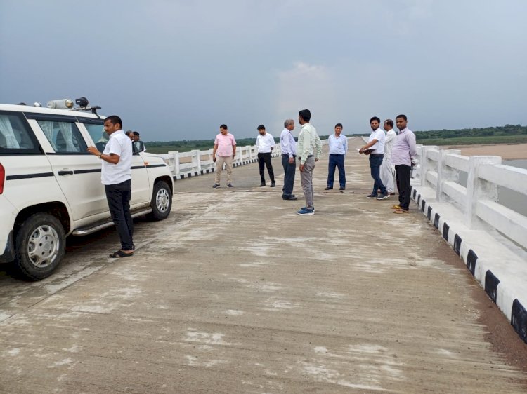 तीन महीने पहले निर्माण हुए बेहमई पुल की एप्रोच रोड की तकनीक टीम ने की जांच
