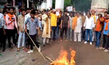 नूह मेवात हिंसा के विरोध में बजरंग दल ने फूंका इस्लामिक जिहाद का पुतला