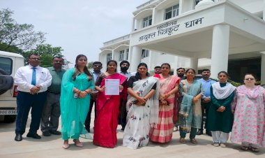 आजमगढ़ चिल्ड्रंस गर्ल्स स्कूल के प्रधानाचार्य शिक्षक की गिरफ्तारी के विरोध में बुंदेलखंड में बंद रहे 300 स्कूल