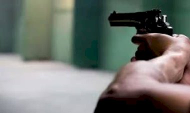शहर में दहशत फैलाने को इस युवक ने चला दी गोली, एक युवक घायल