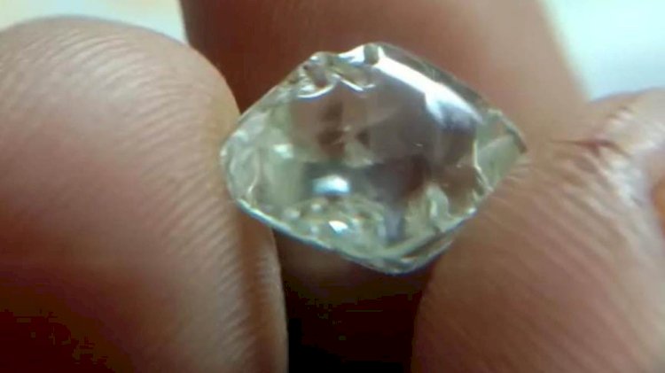 11 हीरे मिलने के बाद, इस दंपत्ति को मिला 12वां जेम क्वालिटी का हीरा