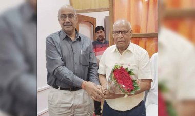 चित्रकूट : कुलाधिपति जगद्गुरु रामभद्राचार्य ने आरपी मिश्रा को बनाया निजी सचिव