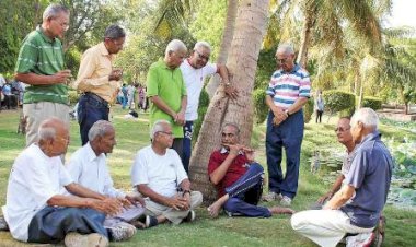 बांदा : वट फाउंडेशन द्वारा रविवार को वरिष्ठ रत्न सम्मान समारोह