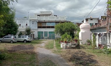 बांदा: इस इमारत में महात्मा गांधी ने चरखा वाला तिरंगा, सीढ़ी लगाकर फहराया था