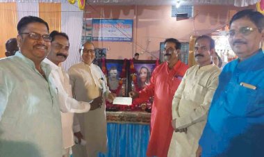 झांसी : साहू समाज की धर्मशाला निर्माण में व्यापारी नेता ने दिया दान