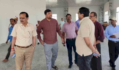 चित्रकूट : जल्द पूरा कराएं एयरपोर्ट के अधूरे कार्य : मंडलायुक्त