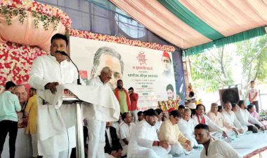 झाँसी : मुलायम सिंह यादव ने महिलाओं को सम्मान दिया - आर एस कुशवाहा