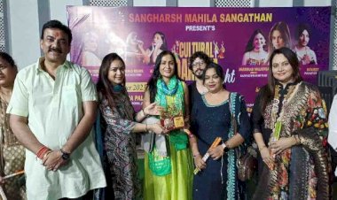 झाँसी : महिलाओं का उत्साहवर्धन करने पहुंची डी.आई.जी. धर्मपत्नी सुमन पुनिया