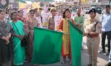 बांदाःमहिला सशक्तिकरण रैली में दिखा महिलाओं में जोश, अधिकारों के प्रति किया जागरूक