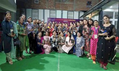 झाँसी : कल्चरल डांडिया नाइट्स के पास पाकर महिलाओं के चेहरे खिल उठे