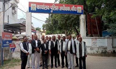 बांदाःदुर्गा जी की प्रतिमा रखने का विरोध वकील को पड़ा महंगा, पुलिस ने की अभद्रता