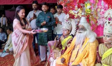 चित्रकूट : धनुष यज्ञ लीला में पहुंचीं एसपी ने दर्शकों को मातृ शक्ति की बताई महत्ता