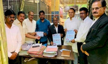 झाँसी : कांग्रेस ने अधिवक्ताओं के मध्य जाकर भरवाये दलित अधिकार मांग पत्र