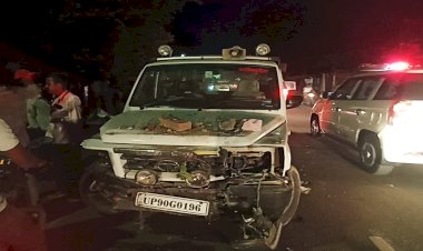 बांदाःदेवी विसर्जन के डीजे को मजिस्ट्रेट की गाड़ी ने मारी टक्कर, दो कार्यकर्ता गिरकर घायल