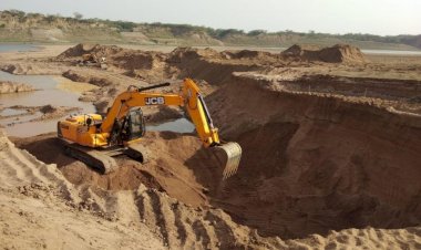 लहुरेटा बालू खदान में सीज होने के बाद भी चल रहा था अवैध खनन, एफआईआर दर्ज