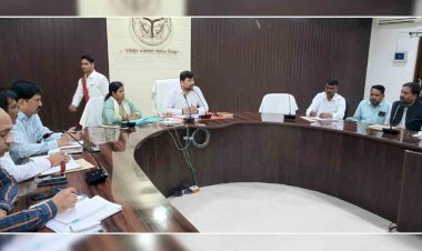 चित्रकूट : ज्यादा से ज्यादा युवा वोटर जोड़ने का करें प्रयास : डीएम