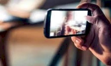 संपर्क क्रांति ट्रेन में अर्धनग्न युवक बनाते रहे रील, करते रहे छेड़छाड