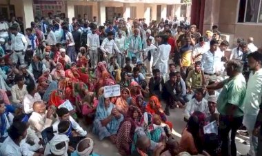 बांदाः महिला के साथ रेप व हत्या के मामले में भीम आर्मी ने मोर्चा खोला, किया प्रदर्शन