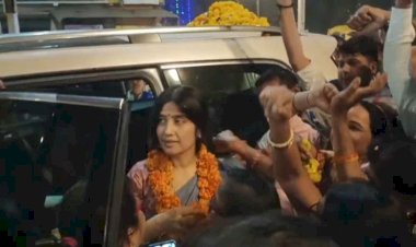 झांसी पहुंची सांसद डिम्पल उतरीं नीतीश कुमार के समर्थन में