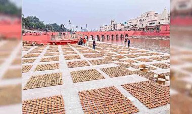 अयोध्या : दीपोत्सव को भव्यता देने के लिए घाटों पर बिछाये गये 24 लाख दीए