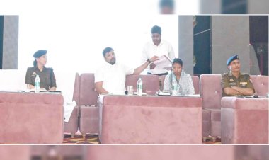 चित्रकूट : डीएम-एसपी ने जोनल, स्टैटिक मजिस्ट्रेटो, अधिकारियों व पुलिस फोर्स को किया ब्रीफ