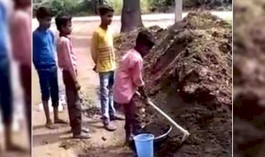 अंधेरगर्दी :  हमीरपुर में नाबालिग बच्चों ने मनरेगा में चलाए फावड़े