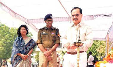 कमिश्नर बोले-जितने अधिक मतदाता पंजीकृत होंगे और मतदान में भाग लेंगे उतना लोकतंत्र मजबूत होगा