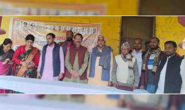 चित्रकूट : वोटर चेतना महाअभियान के तहत कैम्प लगा नए मतदाताओं के जुड़वाए नाम