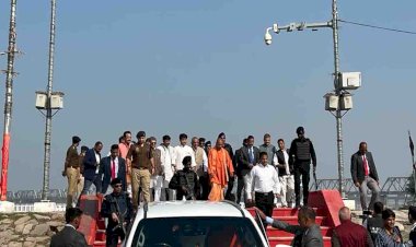 केंद्रीय राज्य मंत्री जनरल वीके सिंह, ज्योतिरादित्य सिंधिया के साथ मुख्यमंत्री योगी पहुंचे अयोध्या