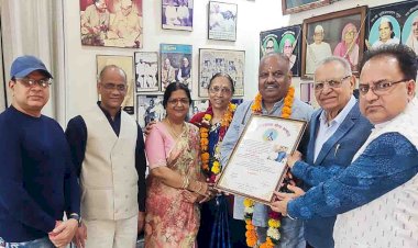 प्रमोद कुमार व आशीष कुमार गुप्त को बुंदेलखंड गौरव सम्मान मिला