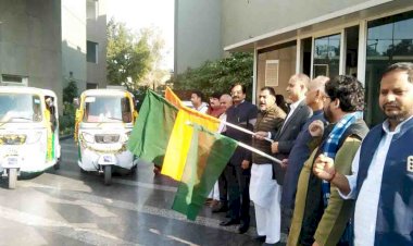 चित्रकूट : गालव ऋषि की तपोभूमि ग्वालियर पहुंची एनआरआई की ऑटो रिक्शा रन