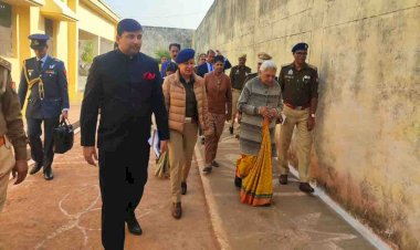 राज्यपाल आनंदीबेन पटेल धर्म नगरी चित्रकूट पहुंची, जेल में बंदियों से बातचीत की