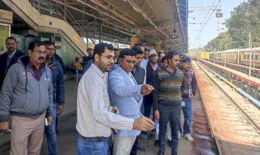 झाँसी : मंडल रेल प्रबंधक द्वारा वीरांगना लक्ष्मीबाई झांसी स्टेशन और यार्ड का निरीक्षण