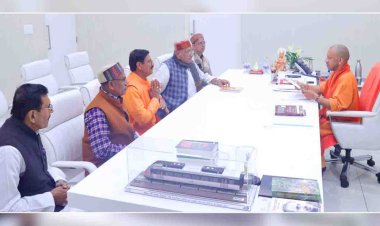 चित्रकूट : सीएम से भेंटकर आयोजन के संबंध में दी जानकारी