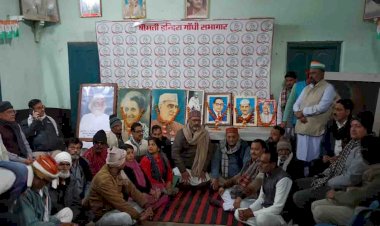 कांग्रेस ने स्थापना दिवस में पार्टी के महान नेताओं को याद किया