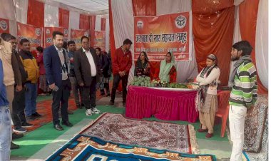 झाँसी : सरस मेले में ग्रामीण महिलाओं ने दिखाया हुनर, अमेजन और फ्लिपकार्ट पर बिक रहे प्रोडक्ट