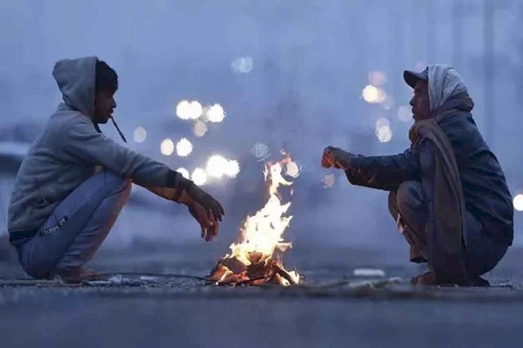 उत्तर प्रदेश में शीतलहर का कहर जारी, तापमान में उतार–चढ़ाव से बढ़ी ठिठुरन
