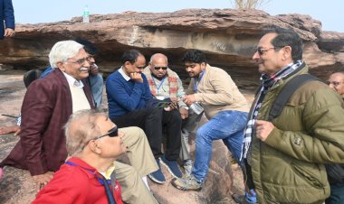 अनुज हनुमत और जुगेंद्र ने राष्ट्रीय संगोष्ठी में पेश किया चित्रकूट की प्राचीन धरोहर से जुड़ा शोध पत्र