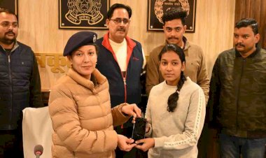 चित्रकूट : नव वर्ष पर खोए मोबाइल पाकर धारकों के खिलेे चेहरे