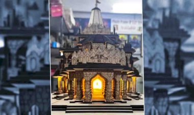 हाथों के हुनर से लकड़ी को सजाकर बनाया अयोध्या का राम मंदिर