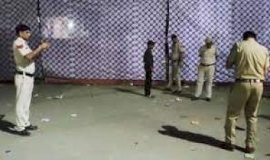 रामलीला के मंचन के दौरान फिल्मी स्टाइल में आए दबंगों ने जमकर फायरिंग की, एक किशोर गोली लगने से  घायल