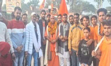 नंगे पैर ही राम दर्शन को चल पड़े बुन्देलखण्ड के योगी जी!13 दिन में करेंगे 500 किलोमीटर का सफर तय