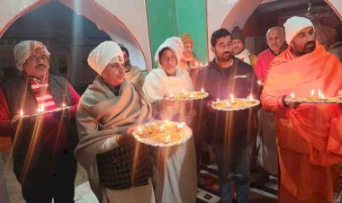 यज्ञवेदी मंदिर, तोतामुखी हनुमान मंदिर और पर्णकुटी में मनाया दीपोत्सव