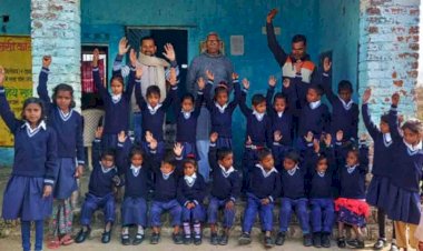 भीषण ठंड में स्वेटर पाकर बच्चों के खिले चेहरे