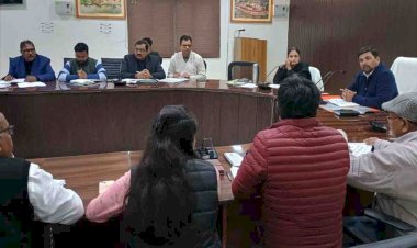 मॉडल शाप की दुकानों के निर्माण कार्य में लाएं तेजी: डीएम