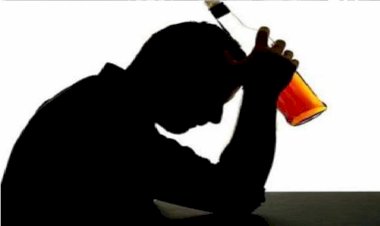 शराब के नशे धुत् बेटे ने, पिता की कुल्हाड़ी से हमला कर जान ले ली